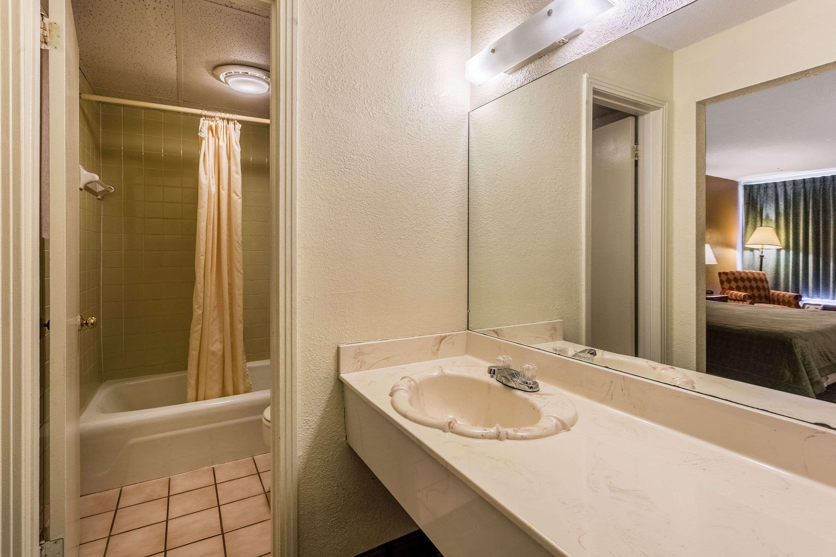 Rodeway Inn Denmark-Jackson Ngoại thất bức ảnh