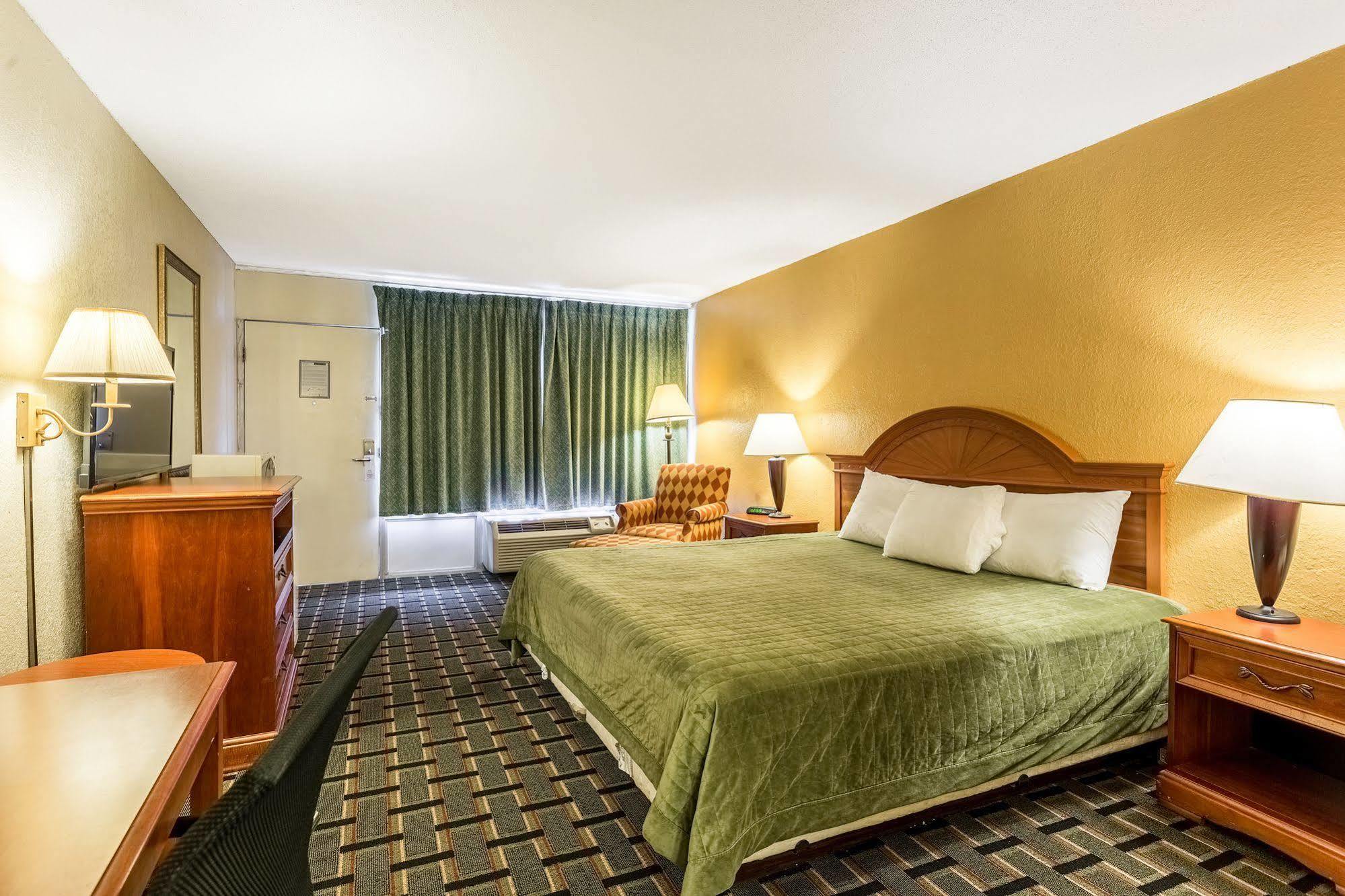 Rodeway Inn Denmark-Jackson Ngoại thất bức ảnh